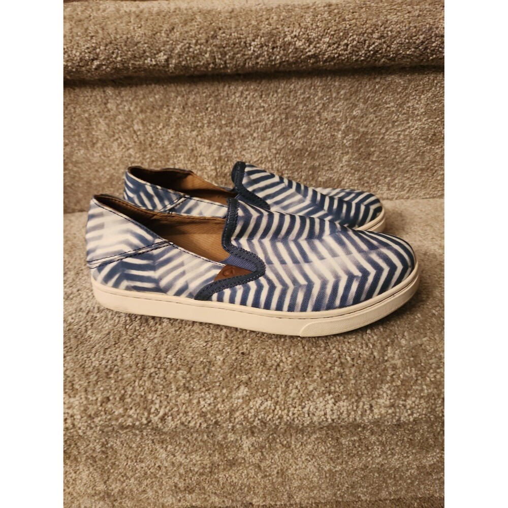 OluKai Women's "Pehuea Pa'i" Blue & White Patterned Slip-on Shoes Size 6.5